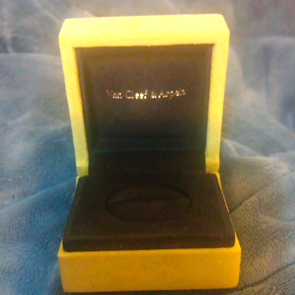 Van Cleef & Arpels Ring empty  Box